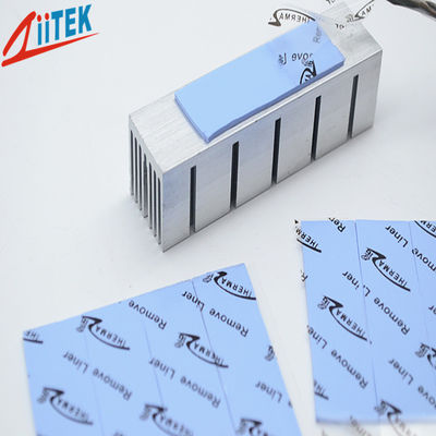 reemisor de isofrecuencia termal ultra suave TIF100-50-05E del azul 5,0 W/mK con la hoja adhesiva -50 de la goma de silicona de la capa a 200℃