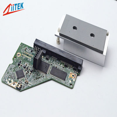 Relleno de espacios térmicos de silicona con conductividad térmica de 8,0 W, suave, compresible y naturalmente pegajoso para entre disipadores de calor y dispositivos de alto voltaje